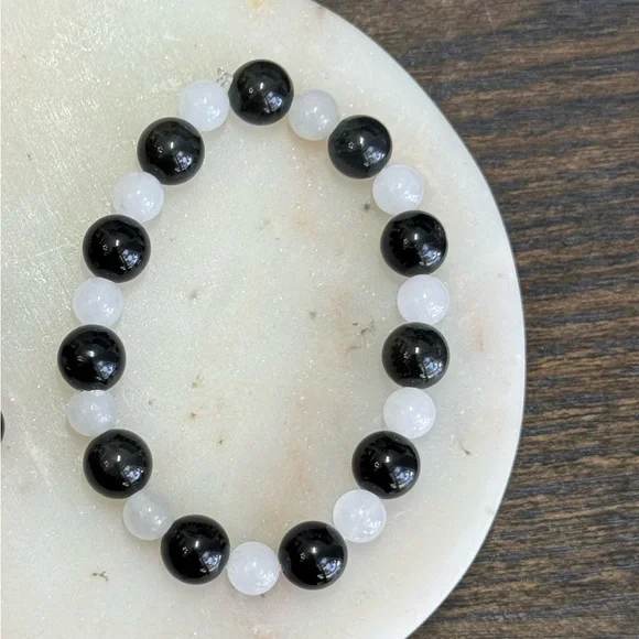 Adult Black and White Bade Beaded Bracelet Stretchy - Picture 4 of 4